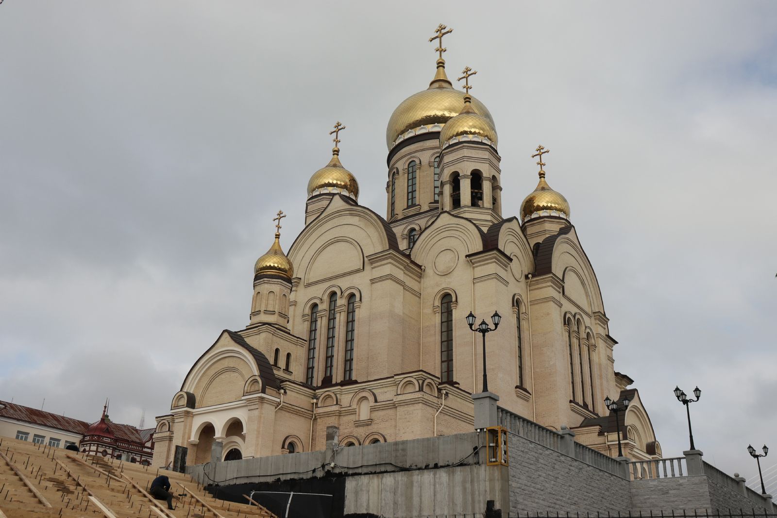 Митрополит Владимир принял участие в совещании, посвященном строительству Спасо-Преображенского кафедрального собора