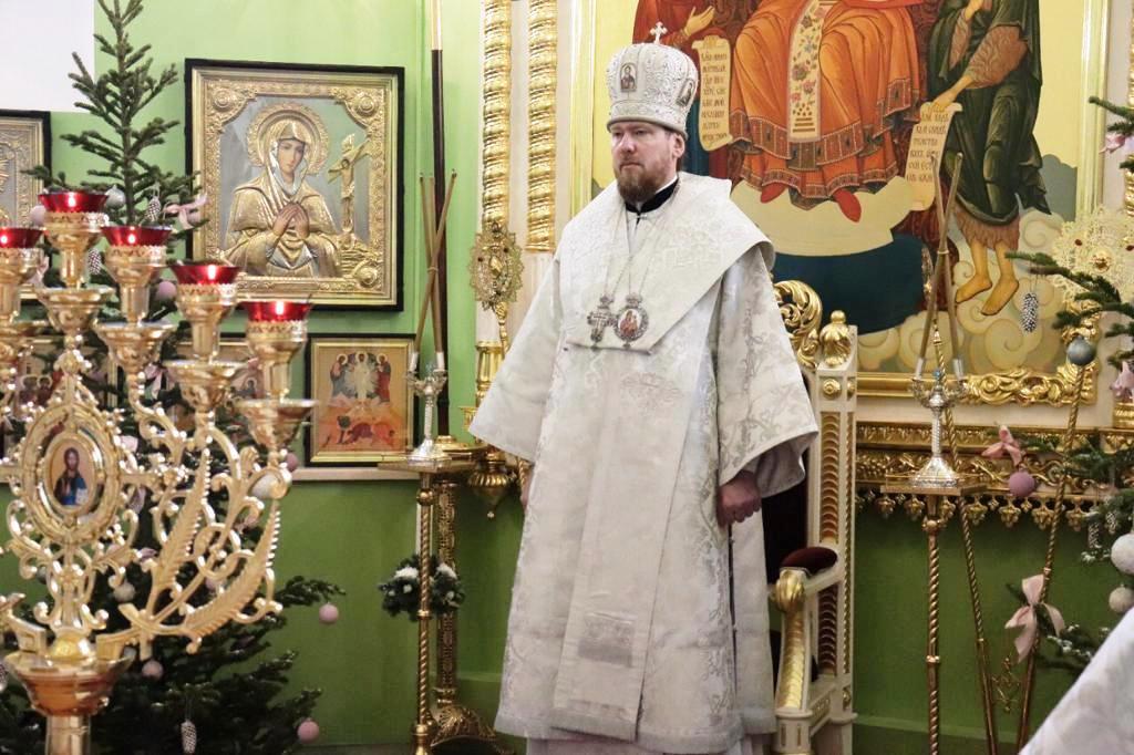 В навечерие Рождества Христова митрополит Владимир совершил богослужение в Покровском соборе