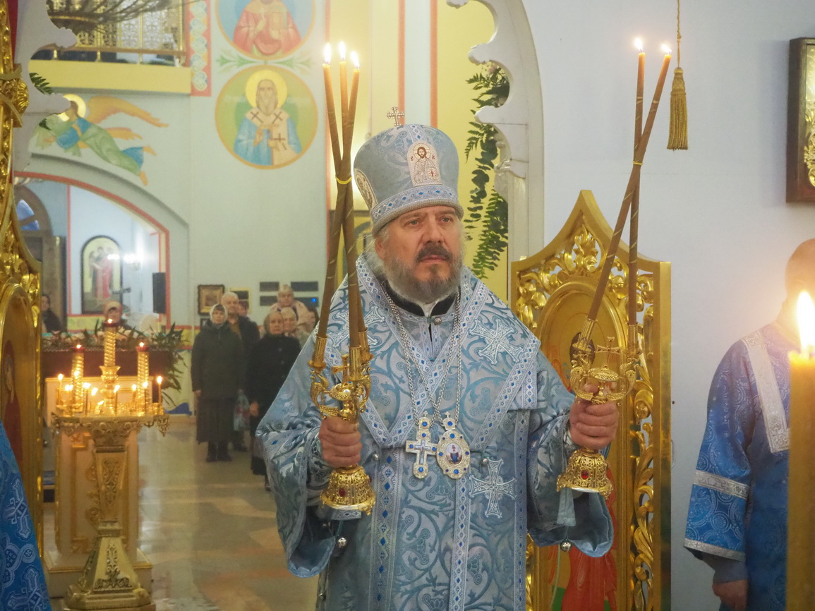 Епископ Николай возглавил всенощное бдение в Казанском Кафедральном соборе в канун престольного праздника.