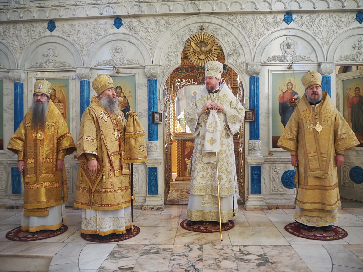 Глава Приморской митрополии возглавил Божественную литургию в Благовещенском соборе Арсеньева.