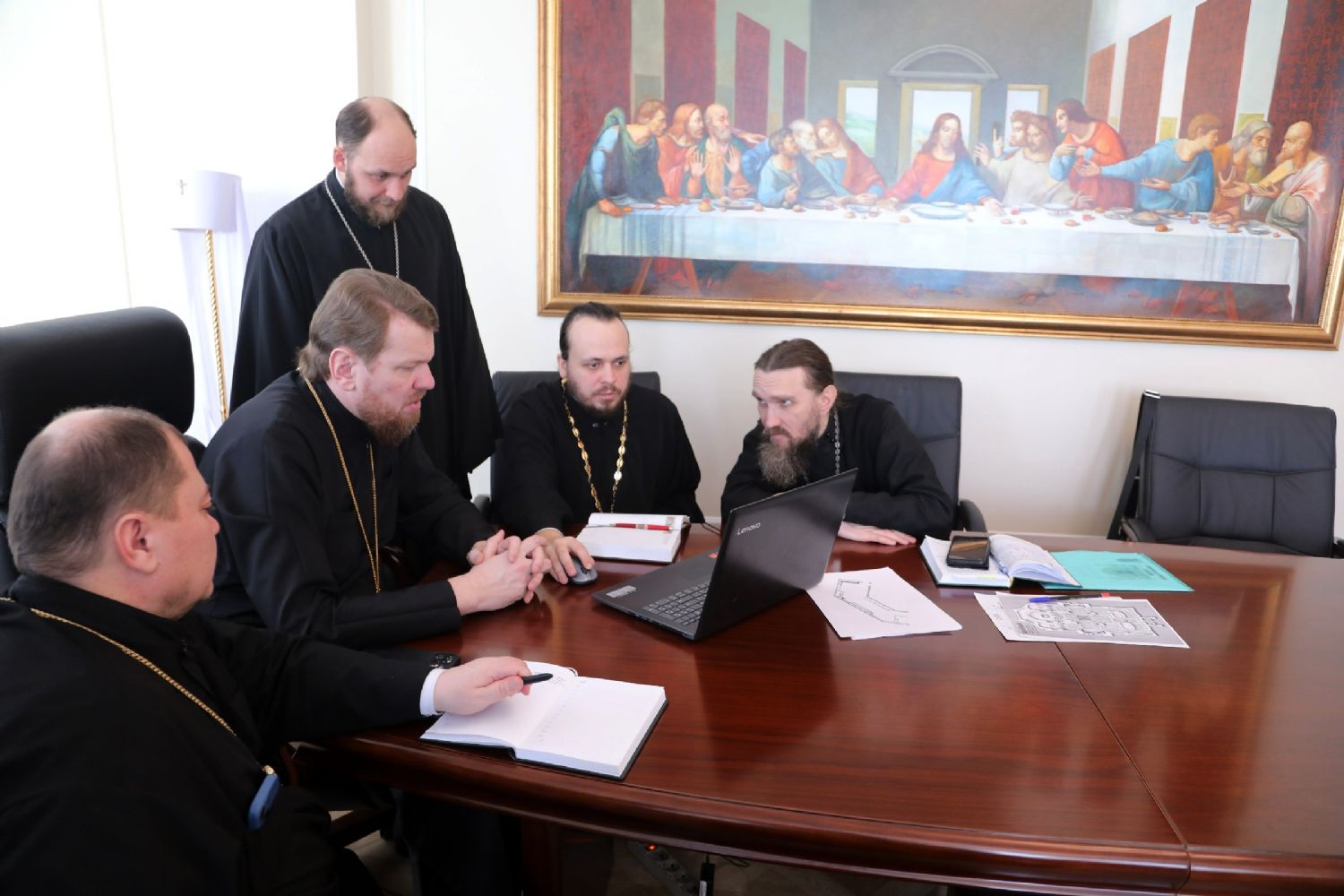 Под председательством митрополита Владимира состоялось обсуждение благоукрашения Спасо-Преображенского кафедрального собора