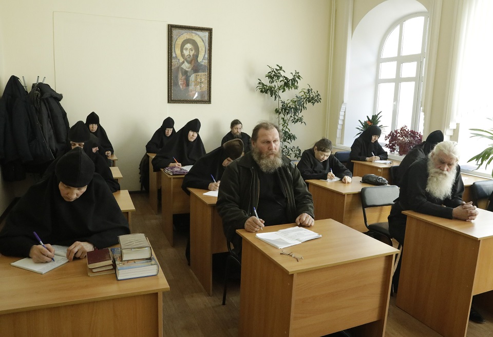 Слушатели курсов для монашествующих возобновили занятия после каникул