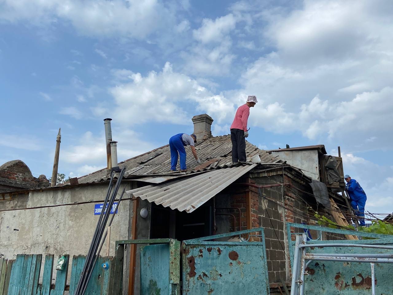 Требуются добровольцы для ремонта частных домов в Мариуполе.