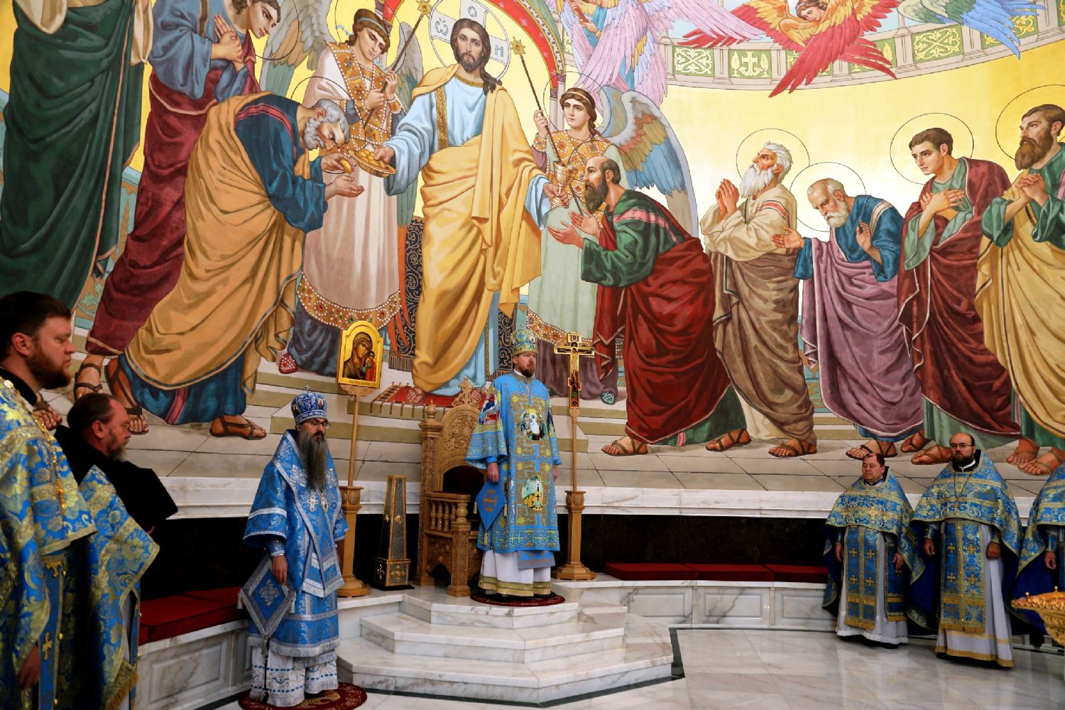 В праздник Рождества Пресвятой Богородицы Глава Приморской митрополии совершил Божественную литургию в Спасо-Преображенском соборе