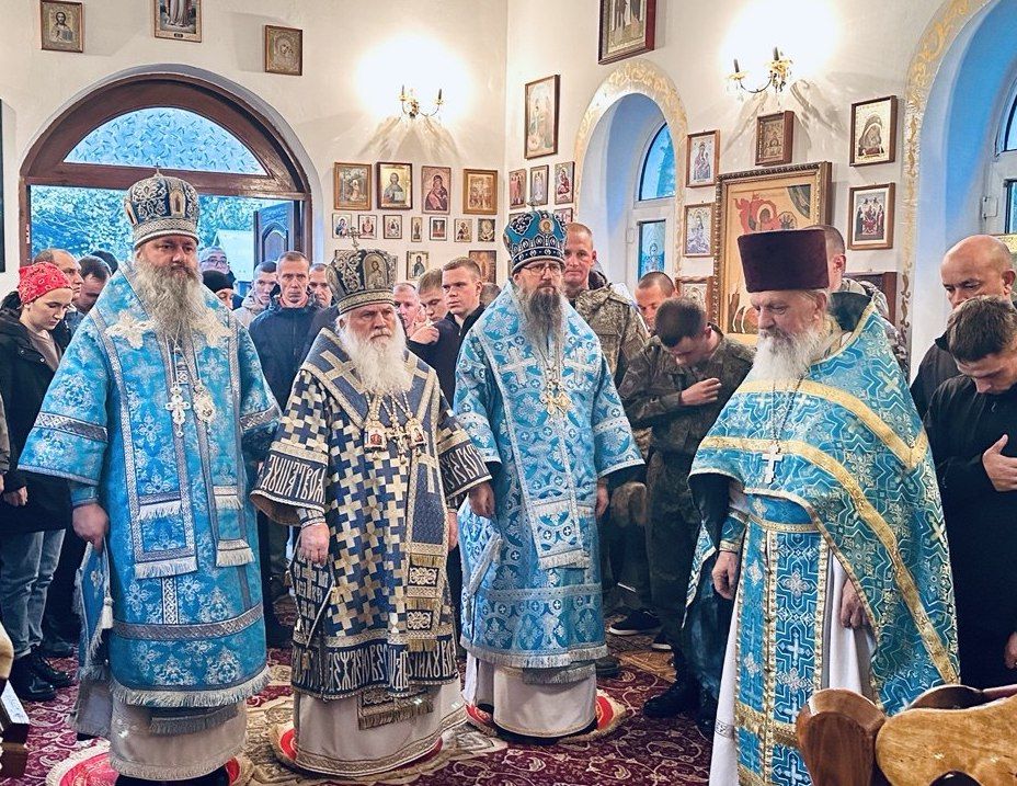 В день празднования Казанской иконы Божией Матери глава Приморской митрополии сослужил митрополиту Ташкентскому и Узбекистанскому Викентию за Божественной литургией