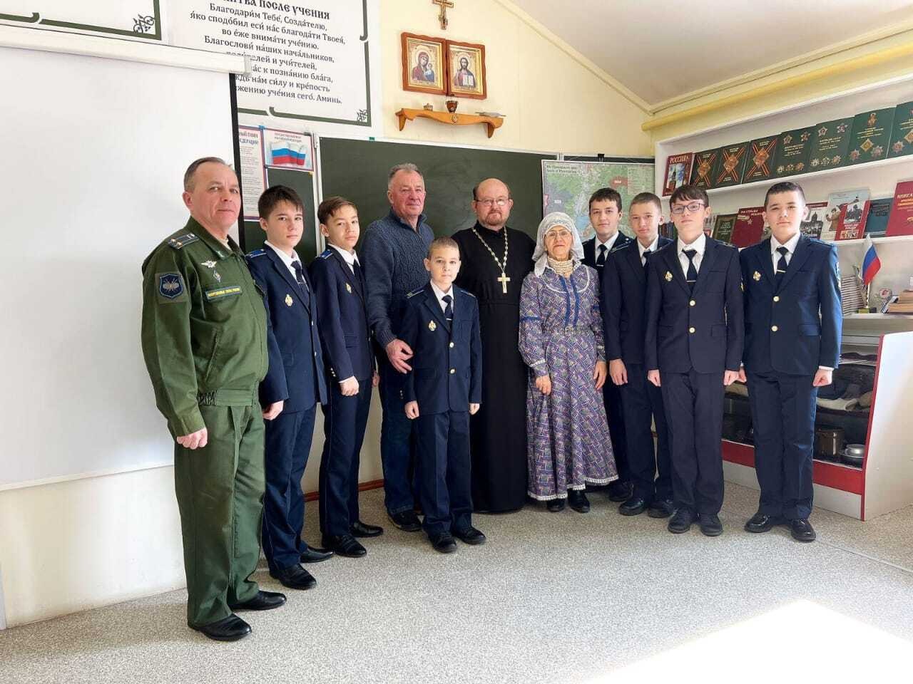 Священник посетил занятия военно-патриотического клуба в ЗАТО г. Фокино.