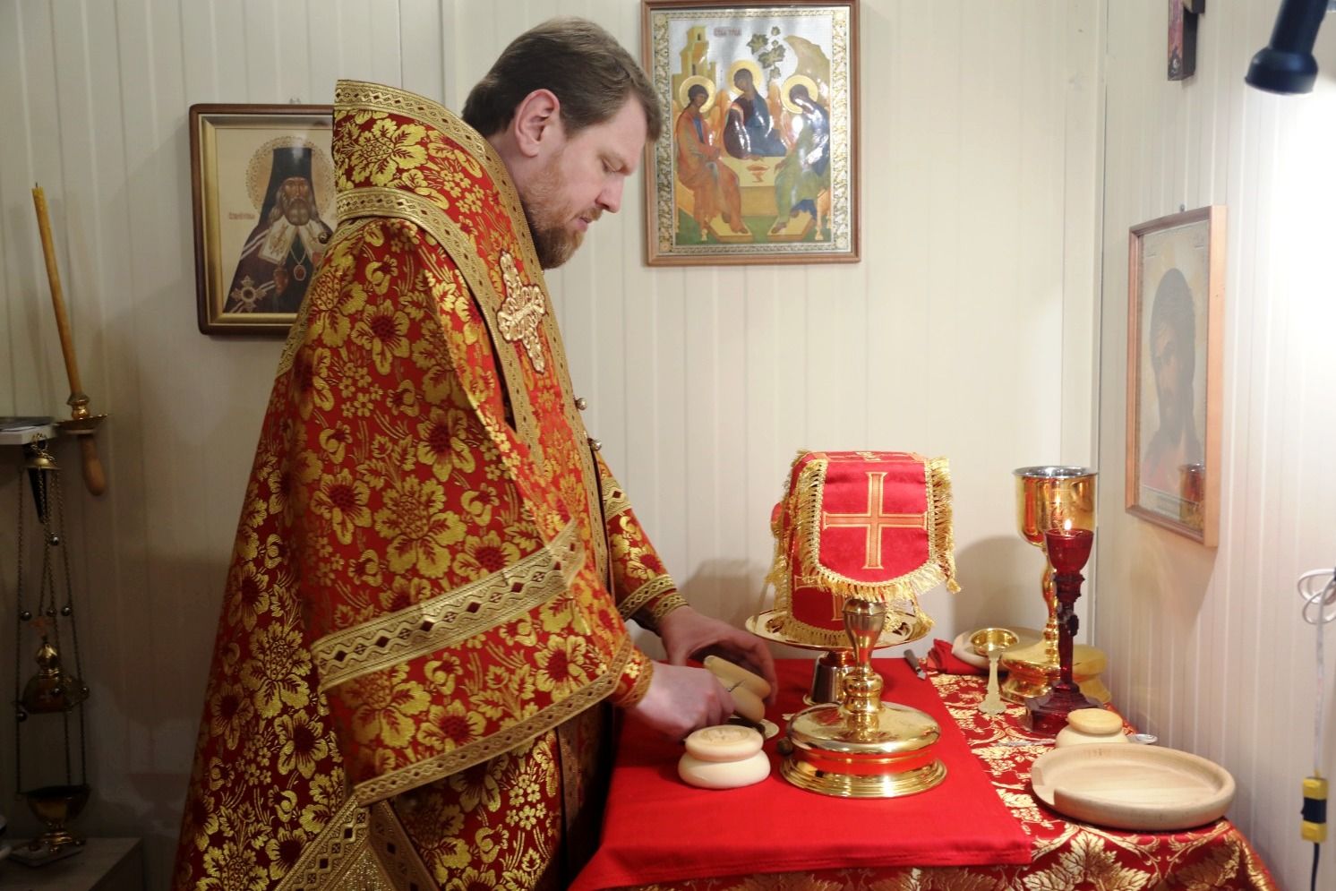 Митрополит Владимир возглавил Божественную литургию в престольный праздник храма святых благоверных князей-страстотерпцев Бориса и Глеба