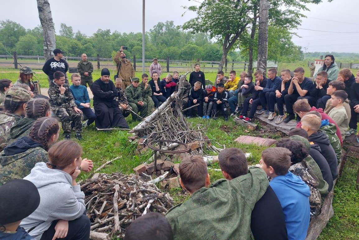 Руководитель отдела благословил участников военно-полевых сборов казачьей молодежи
