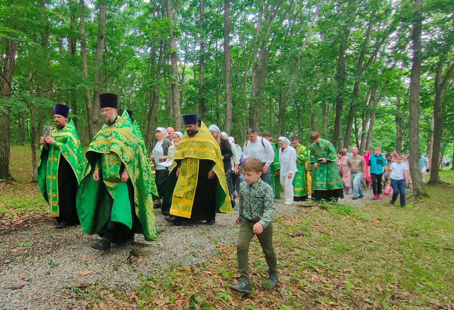 Митрополит Вениамин (Пушкарь) совершил Божественную литургию в храме Тихона Калужского в день престольного праздника