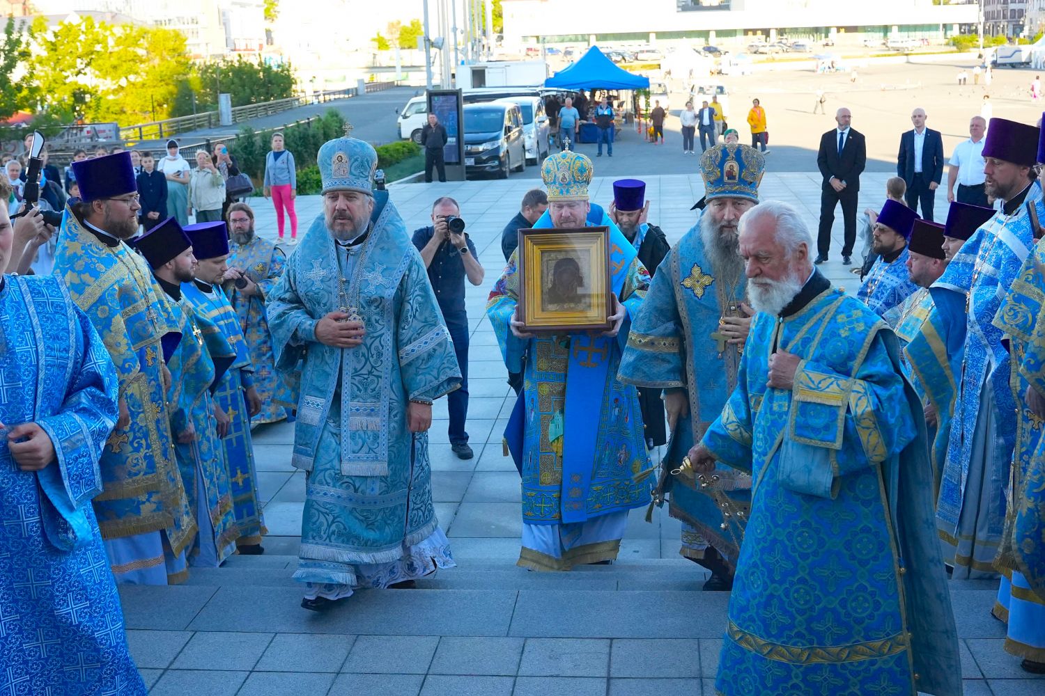 Чудотворную Казанскую икону Божией Матери встретили в столице Приморья (+ Фото)