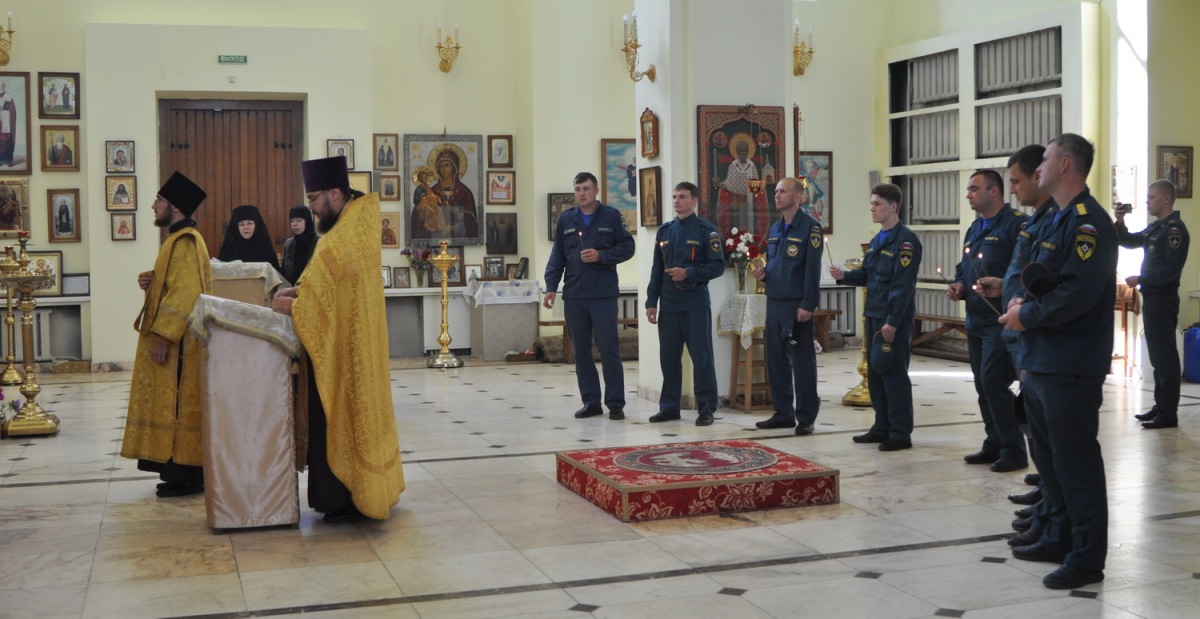 В Кафедральном Благовещенском соборе прошел Благодарственный молебен в честь иконы «Неопалимая купина» для пожарных и спасателей МЧС (+ Фото + Видео)