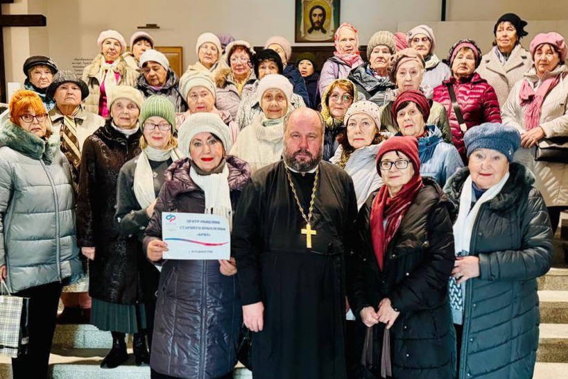 Участники Центра общения старшего поколения посетили Спасо-Преображенский собор с экскурсией