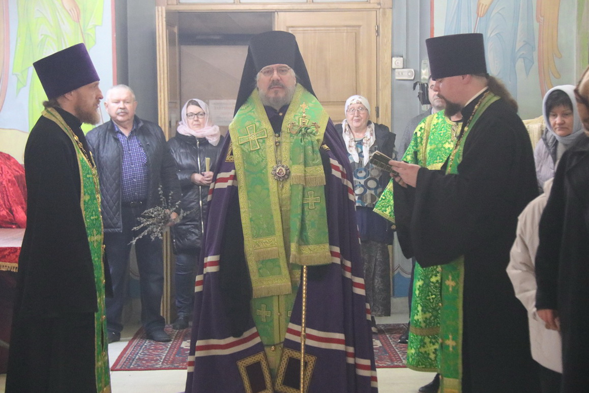 Епископ Николай возглавил всенощное бдение в канун Вербного воскресенья.