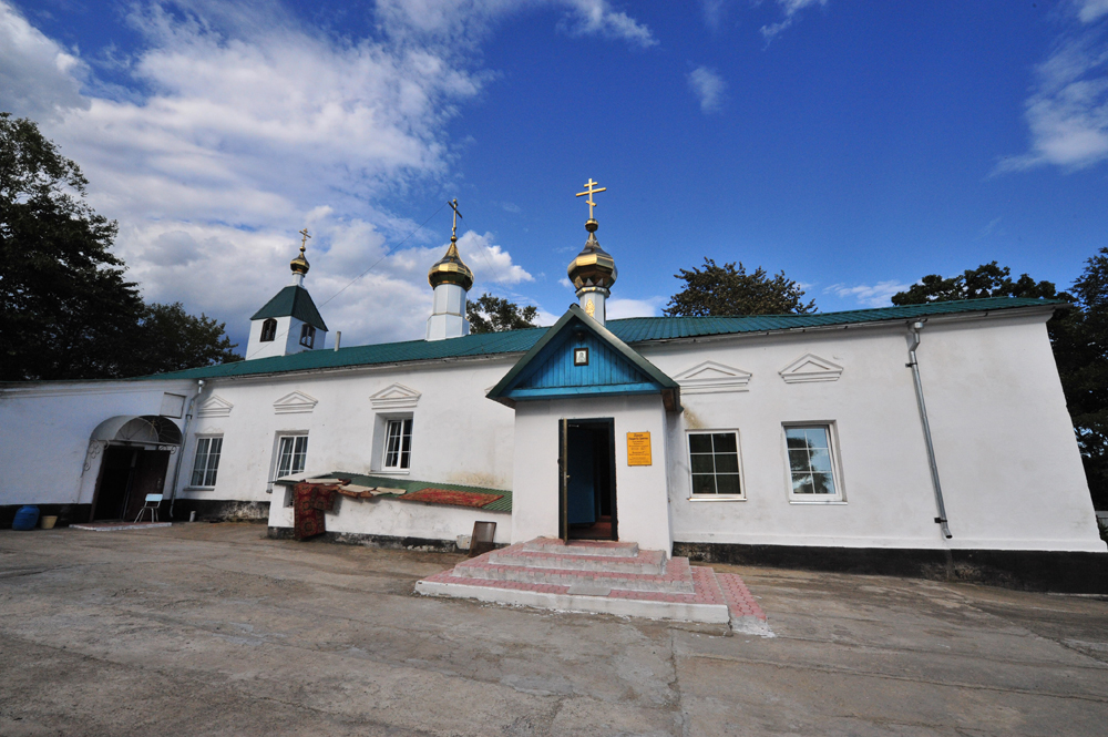 п. Славянка. Храм Рождества Христова.