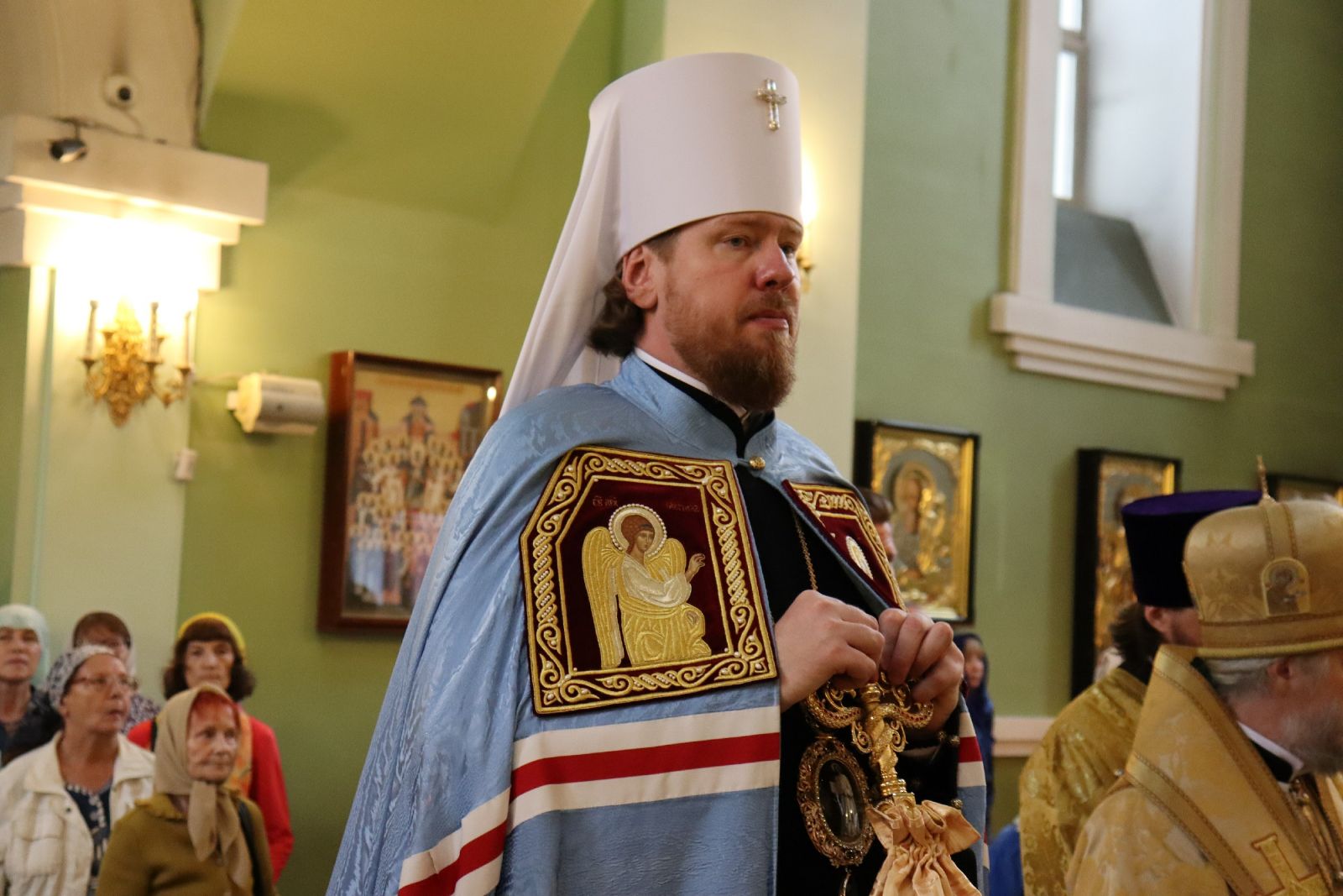 В праздник Крещения Руси митрополит Владимир возглавил литургию в Покровском соборе