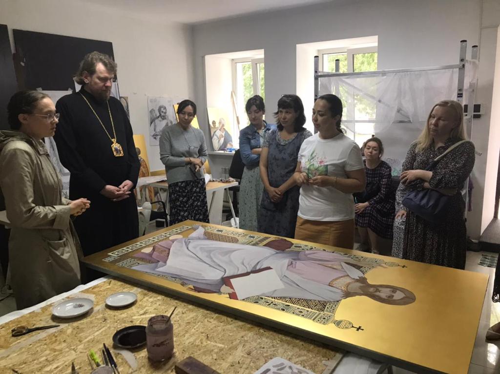 Глава Приморской митрополии посетил иконописные  мастерские «Ковчег»