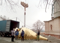 Первые купола доставлены на стройку Преображенского собора