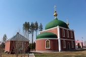 Митрополит Волоколамский Иларион совершил Божественную литургия в храме святителя Иннокентия Иркутского в Лабдарине