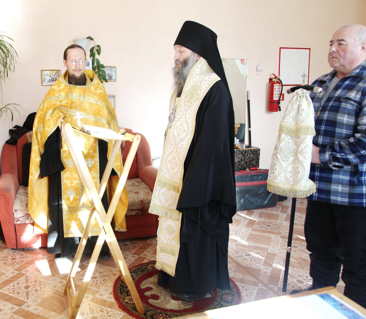 Богослужение в мужском Иоанно-Предтеченском скиту и молебен в селе Виноградовка (+ Фото)