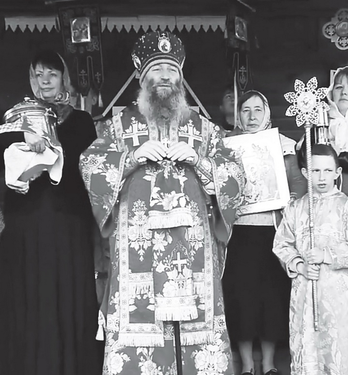 В Каменке на престольный праздник привезли мощи святой Матроны и Благодатный огонь