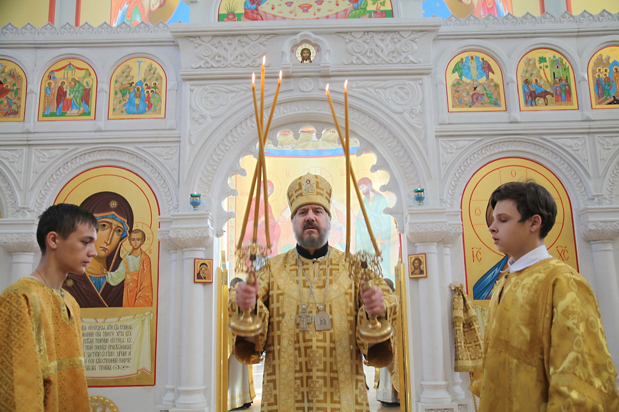 В неделю 19-ю по Пятидесятнице епископ Находкинский и Преображенский Николай совершил Божественную литургию в Казанском Кафедральном соборе г. Находки.