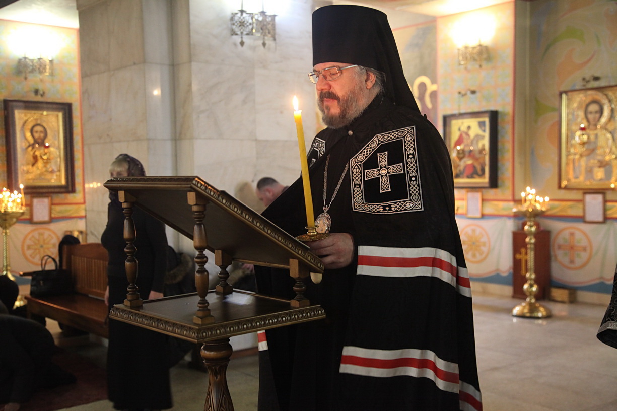 В среду первой седмицы Великого поста епископ Находкинский и Преображенский Николай совершил повечерие с чтением Великого покаянного канона прп. Андрея Критского в Казанском соборе г. Находки.