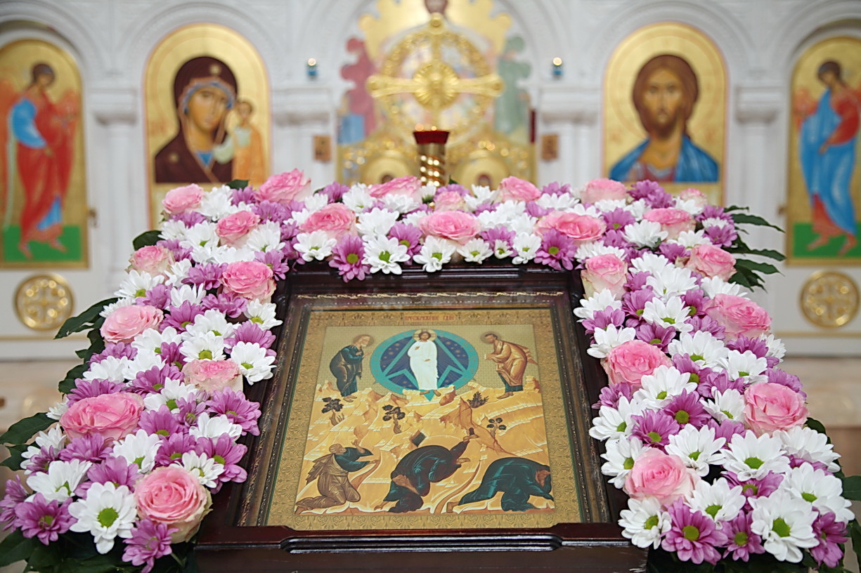 В праздник Преображения Господня епископ Находкинский и Преображенский Николай совершил праздничную Божественную литургию в Казанском Кафедральном соборе г. Находки.