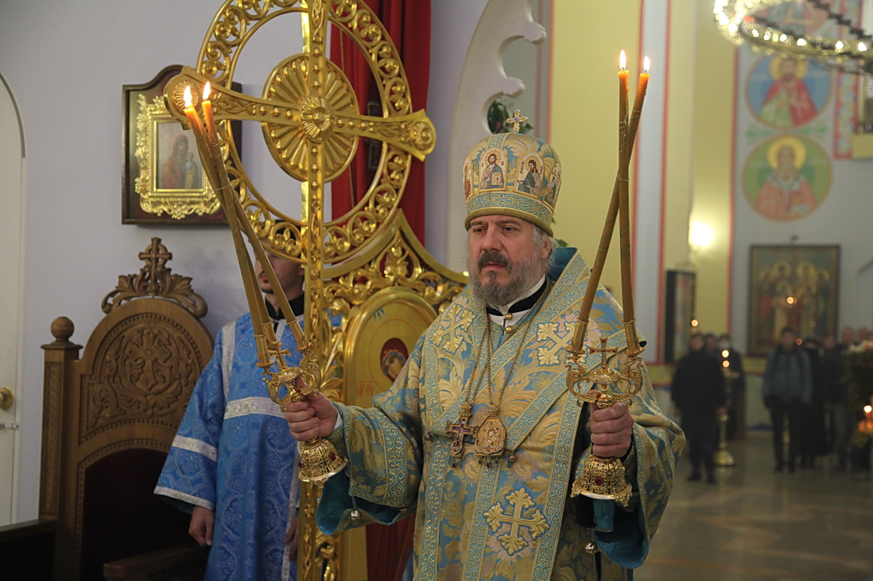 Епископ Николай возглавил всенощное бдение в Казанском Кафедральном соборе в канун престольного праздника.
