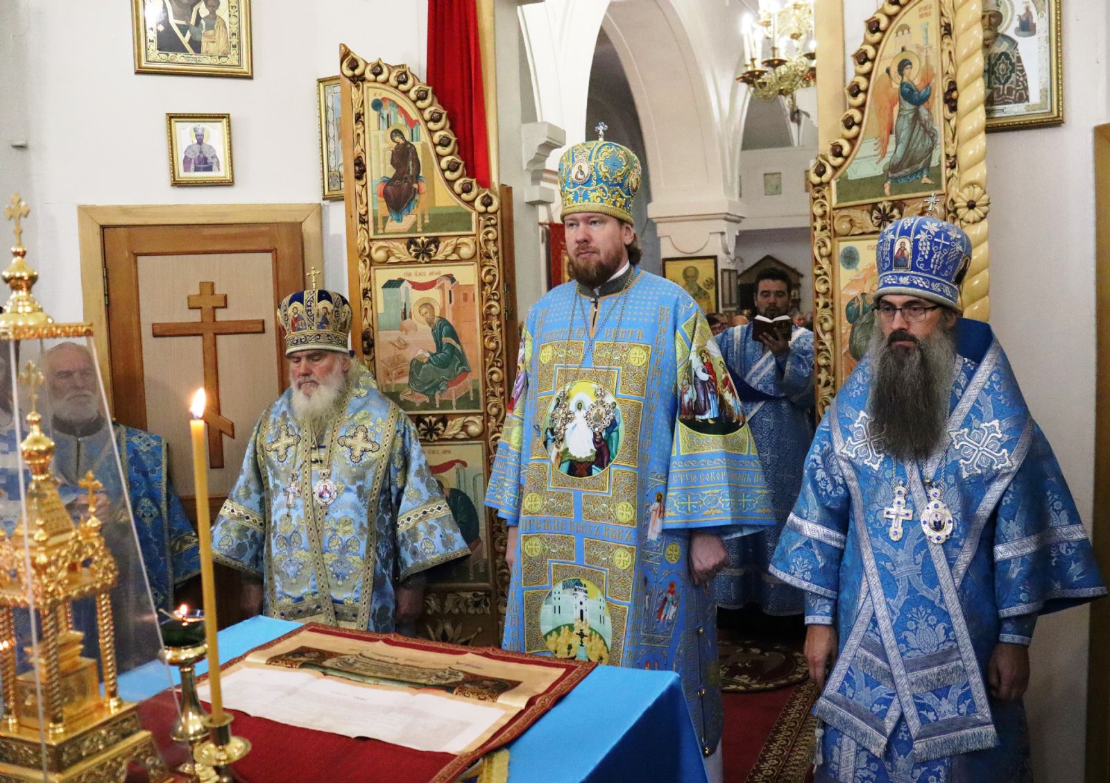 В день престольного праздника Богородице-Рождественского женского монастыря архипастыри Приморской митрополии совершили Божественную литургию