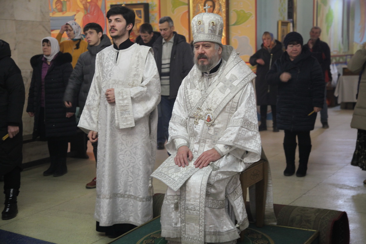 Епископ Николай совершил Божественную литургию в Казанском Кафедральном соборе г. Находки.