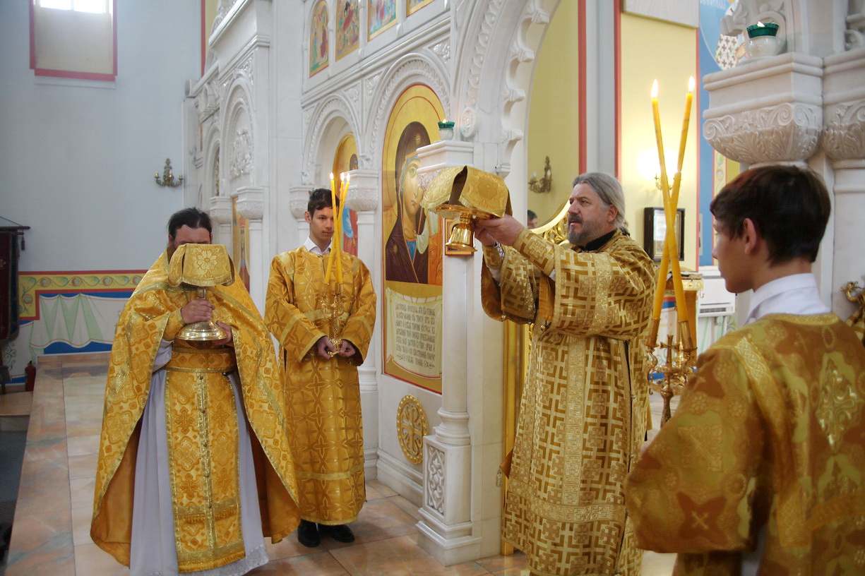 В неделю 18-ю по Пятидесятнице епископ Находкинский и Преображенский Николай совершил Божественную литургию в Казанском Кафедральном соборе г. Находки.