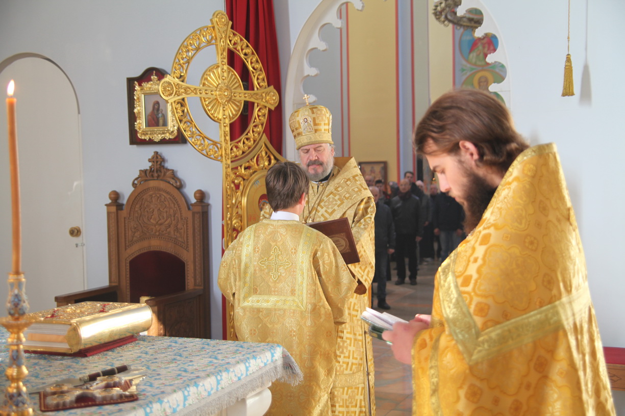 В неделю 19-ю по Пятидесятнице епископ Находкинский и Преображенский Николай совершил Божественную литургию в Казанском Кафедральном соборе г. Находки.
