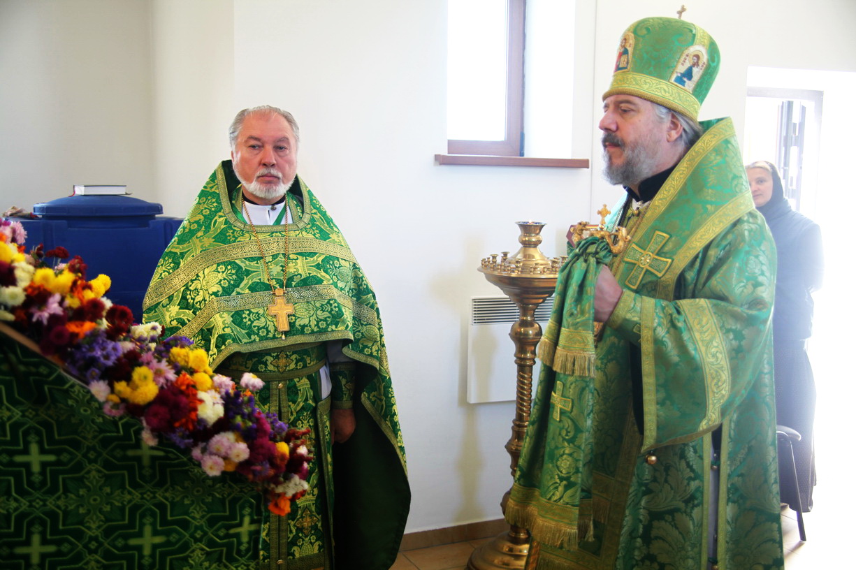 В день памяти святого преподобного Сергия Радонежского, епископ Находкинский и Преображенский Николай совершил Божественную литургию в храме прп. Сергия Радонежского о. Путятин.