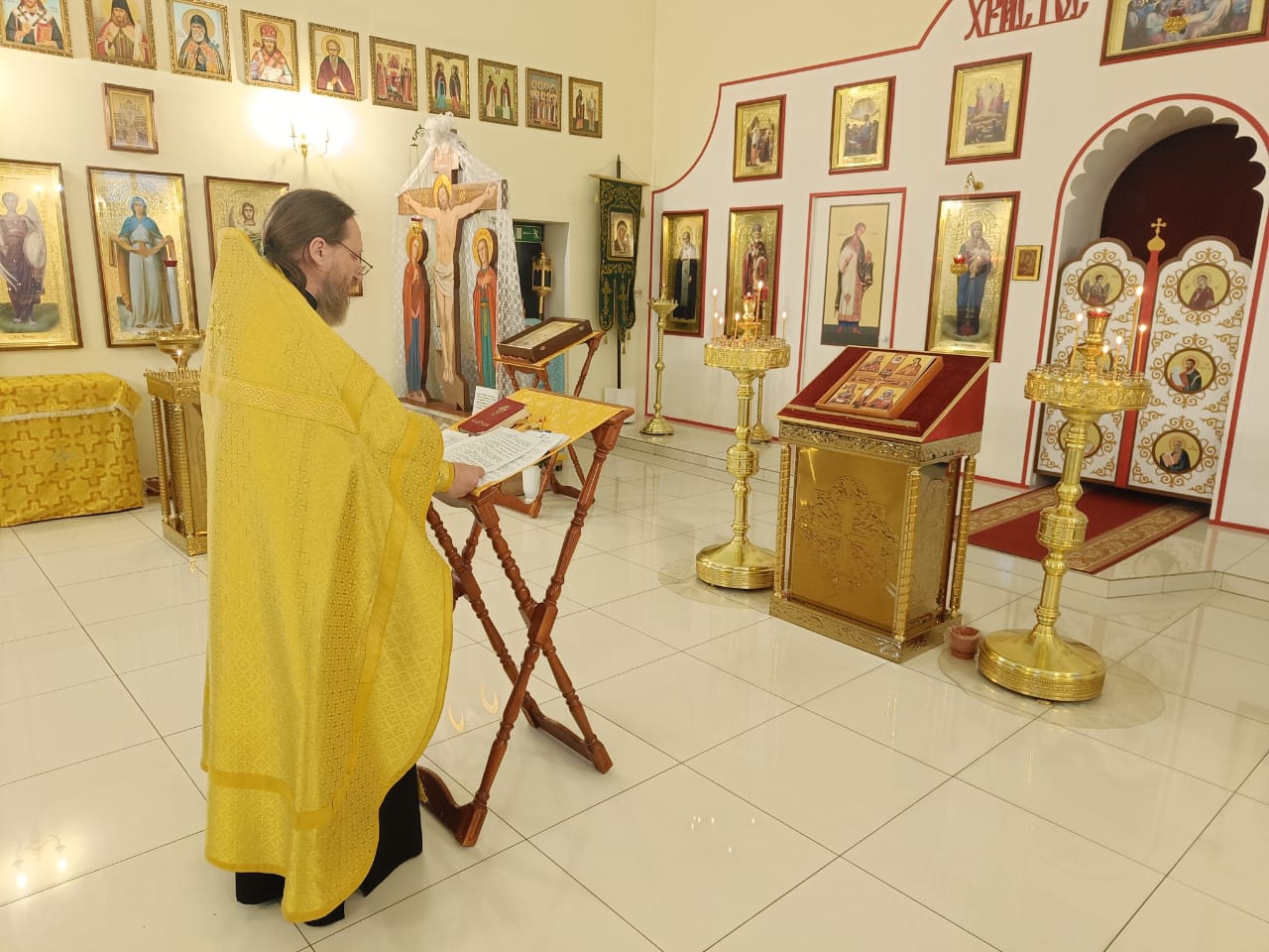 Молебен перед иконой Божией Матери Четырехчастная в храме новомучеников и исповедников Церкви Русской