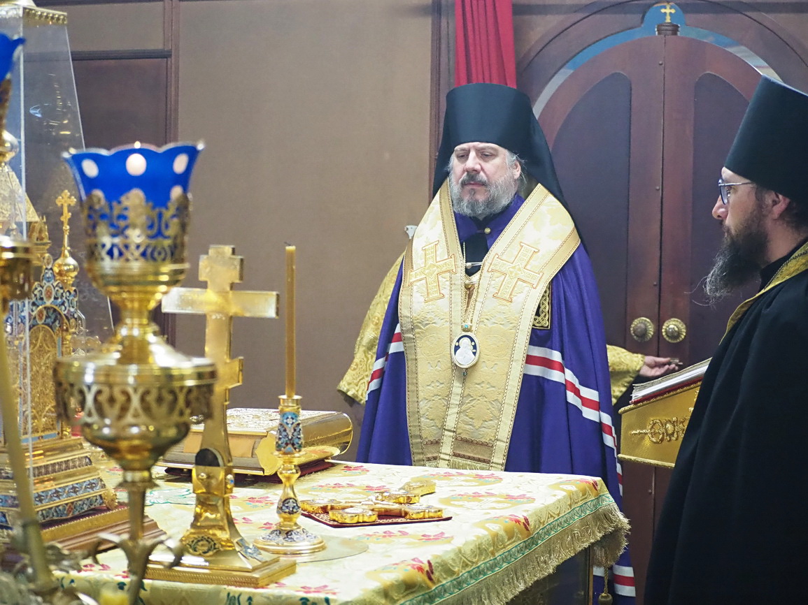 Епископ Николай совершил Всенощное бдение в канун дня памяти святителя Николая, архиепископа Мир Ликийских.