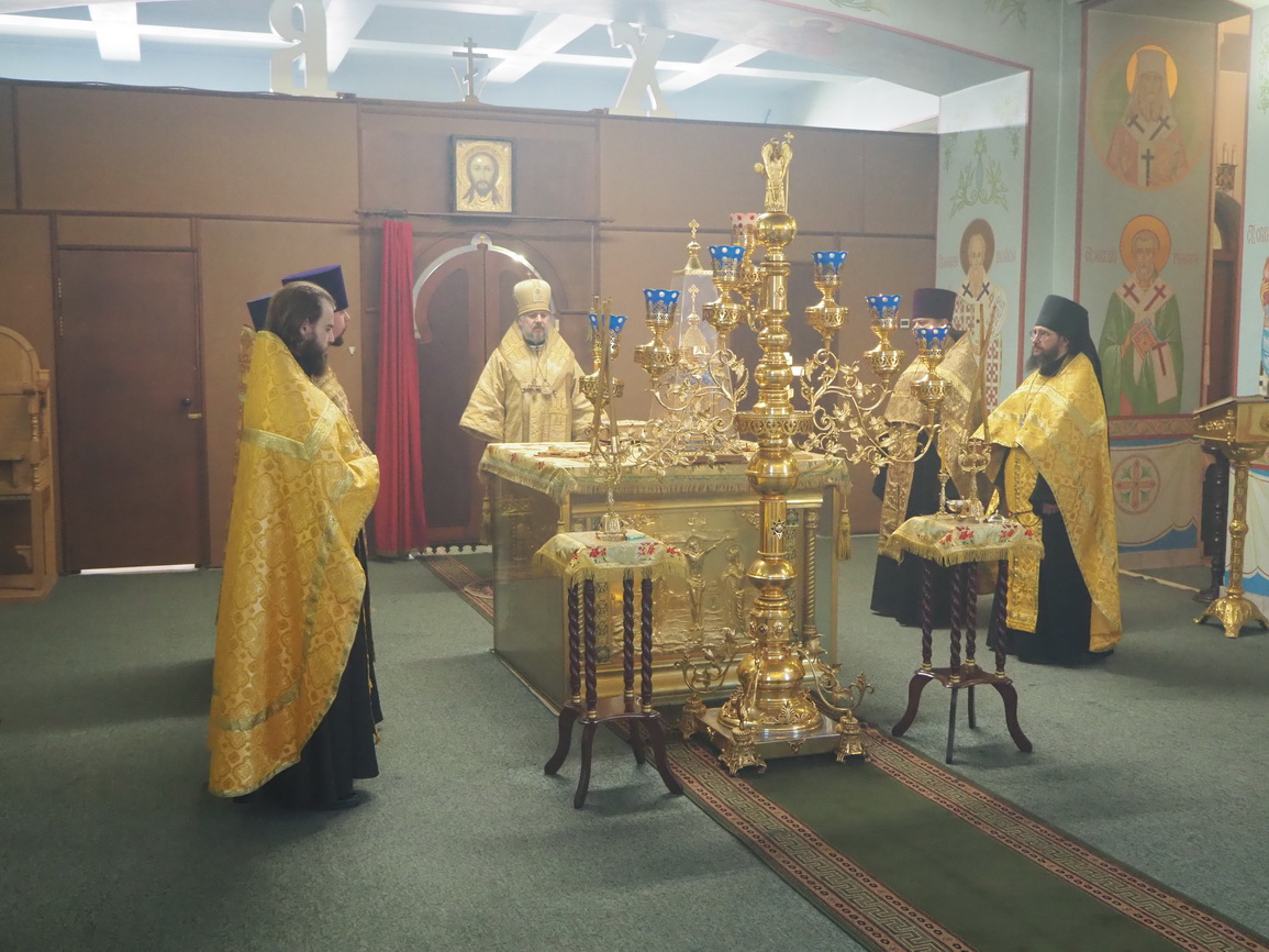 Епископ Находкинский и Преображенский Николай возглавил всенощное бдение в Казанском соборе.