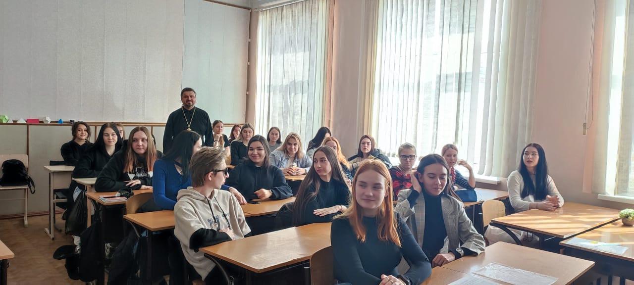 Священник рассказал о семейных ценностях.