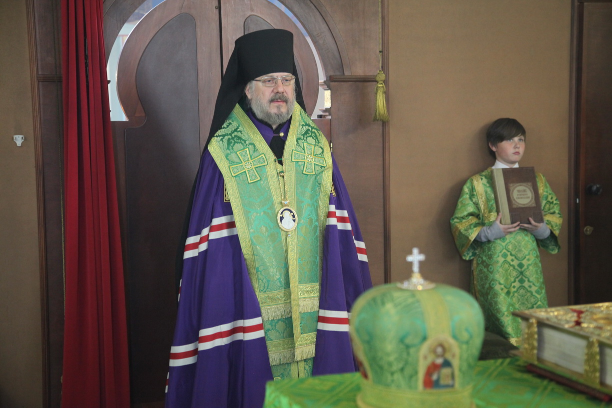 Епископ Николай возглавил всенощное бдение в канун Вербного воскресенья.