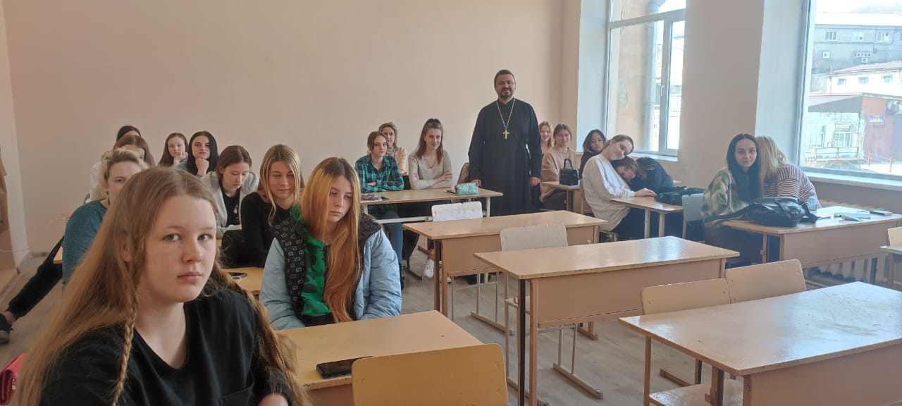 Священник рассказал о семейных ценностях.