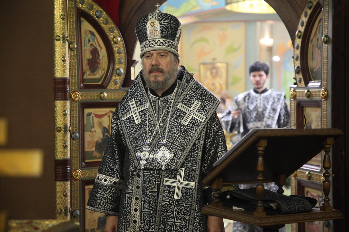 Епископ Находкинский и Преображенский Николай возглавил Литургию Преждеосвященных Даров в Казанском соборе г. Находки.