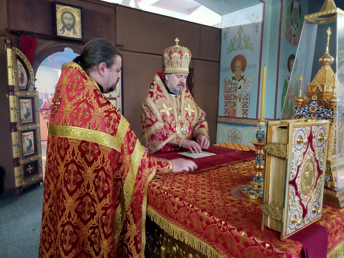 Во вторник 5-ой седмицы по Пасхе,памяти равноапп. Мефодия и Кирилла, учитилей Словенских, епископ Находкинский и Преображенский Николай совершил Божественную литургию в Казанском Кафедральном соборе г. Находки.