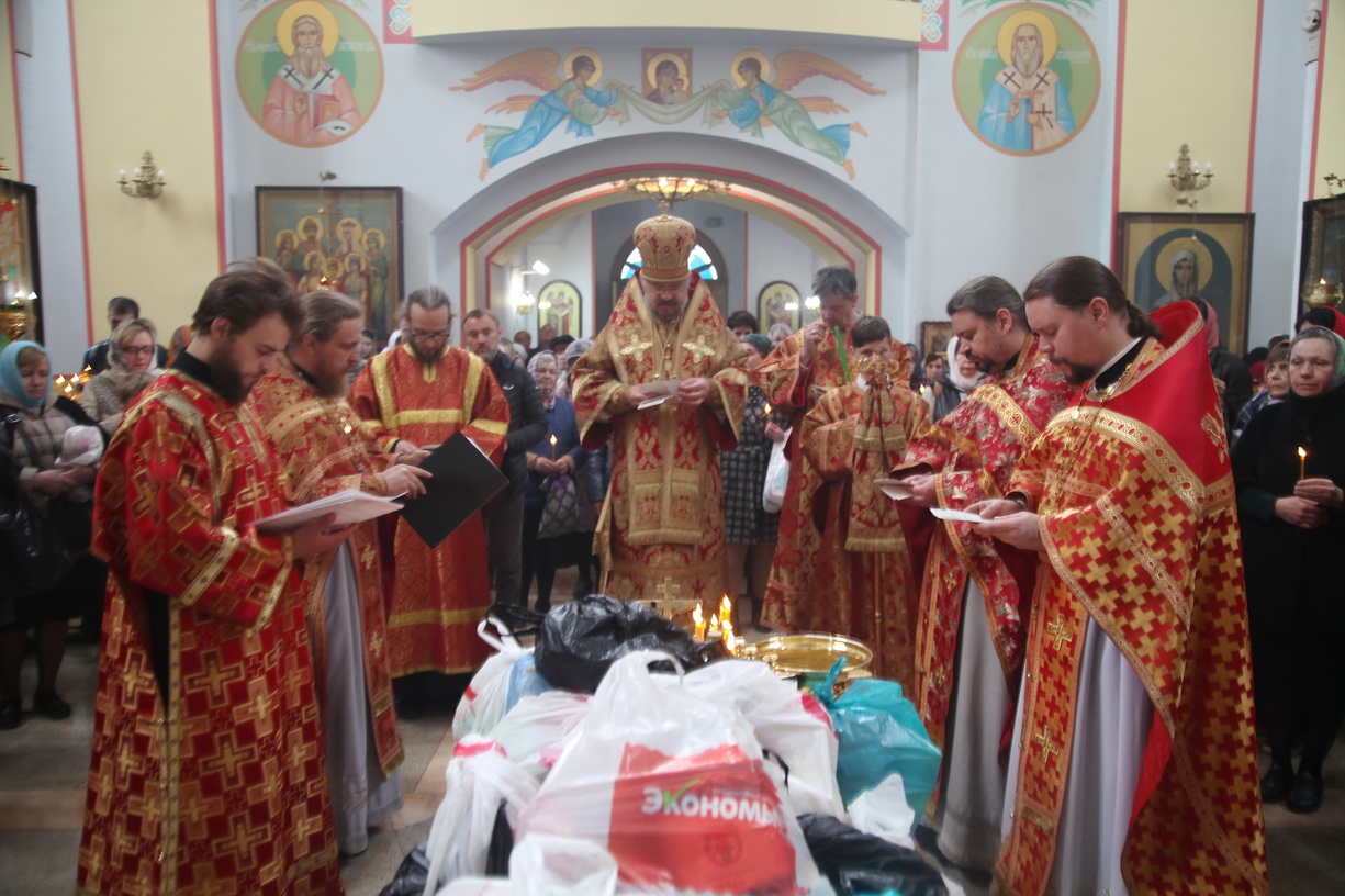 Во вторник Фоминой недели (Радоницу), епископ Находкинский и Преображенский Николай совершил Божественную литургию в Казанском Кафедральном соборе г. Находки.