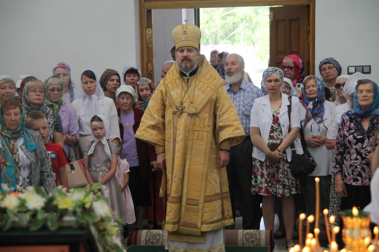 В праздник святых славных и всехвальных первоверховных апостолов Петра и Павла епископ Находкинский и Преображенский Николай совершил Божественную литургию в Петро-Павловском храме ЗАТО г. Большой Камень.