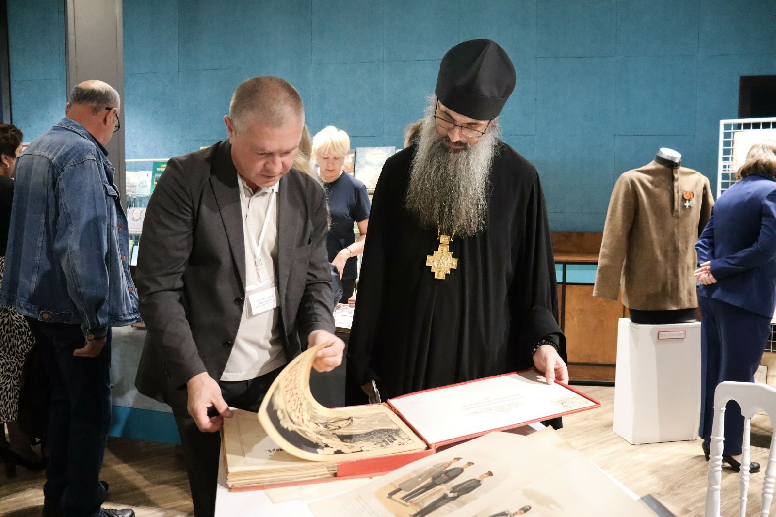 Епископ Уссурийский Иннокентий посетил открытие выставки "Печатный двор-2022"