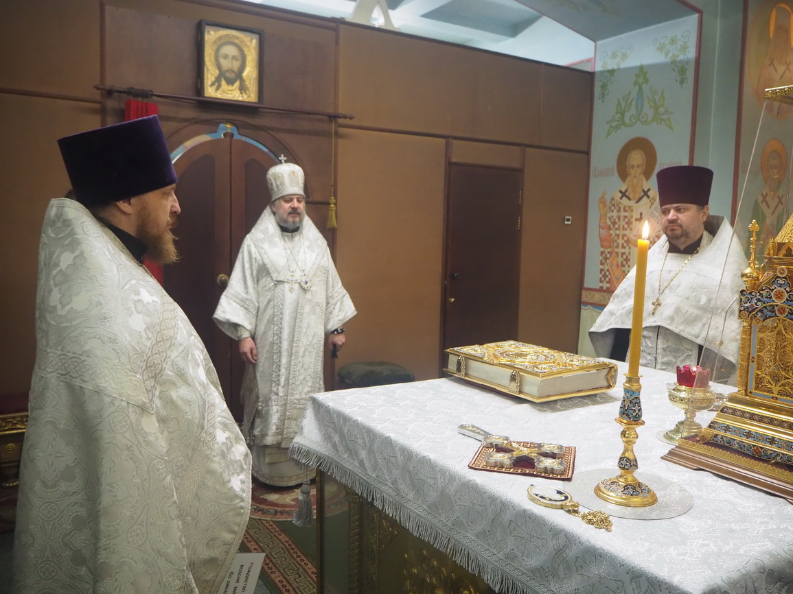 Епископ Николай возглавил Рождественское вечернее богослужение.
