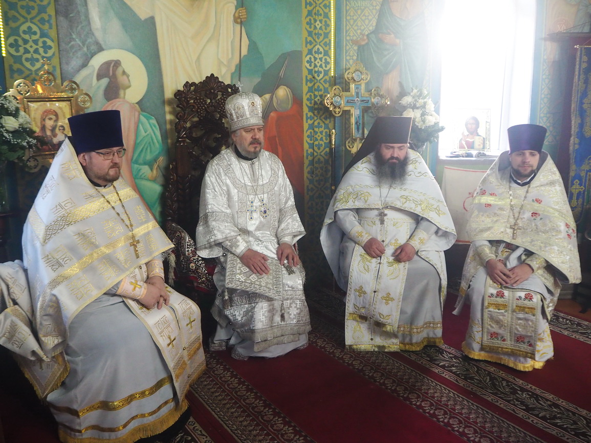 В праздник Собора Пресвятой Богородицы епископ Находкинский и Преображенский Николай совершил Божественную литургию в храме в честь Рождества Христова г. Находка.