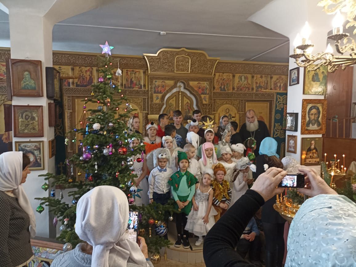 В Большом Камне прошёл рождественский спектакль.