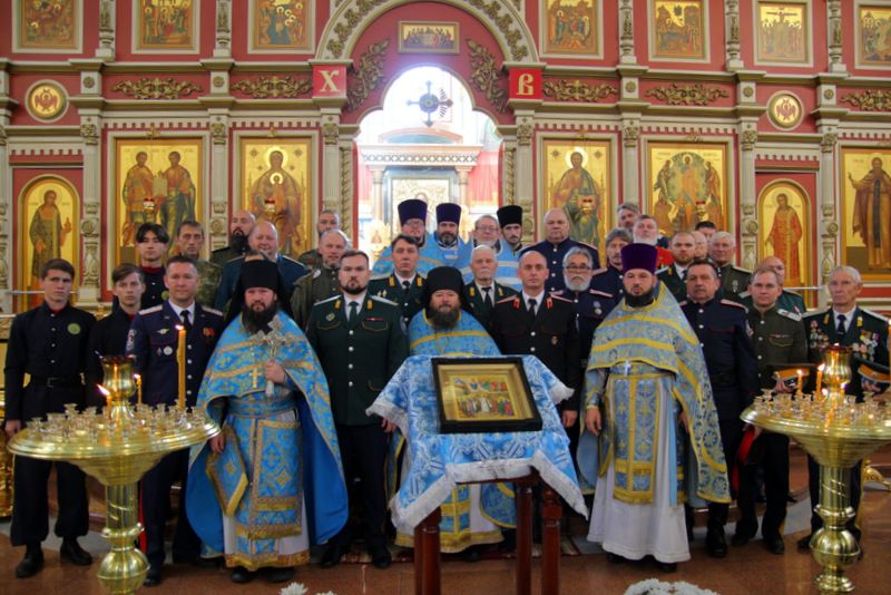 Дальневосточные казаки помолились в Спасо-Преображенском соборе города Хабаровска в праздник Покрова Пресвятой Богородицы