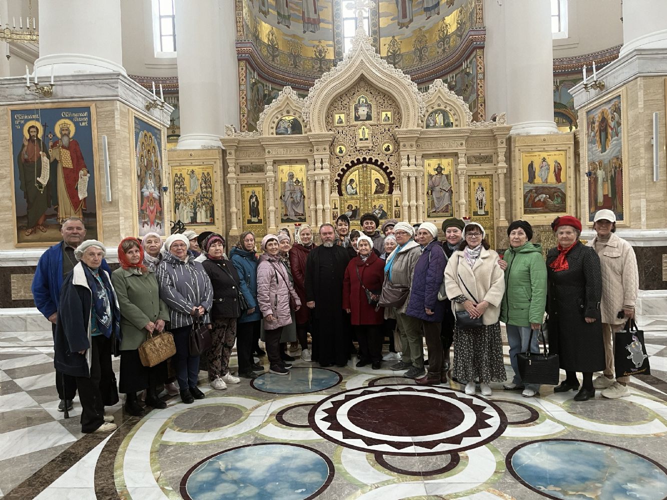 Читатели Центральной библиотеки им. А. П. Чехова посетили с экскурсией храмы города Владивостока