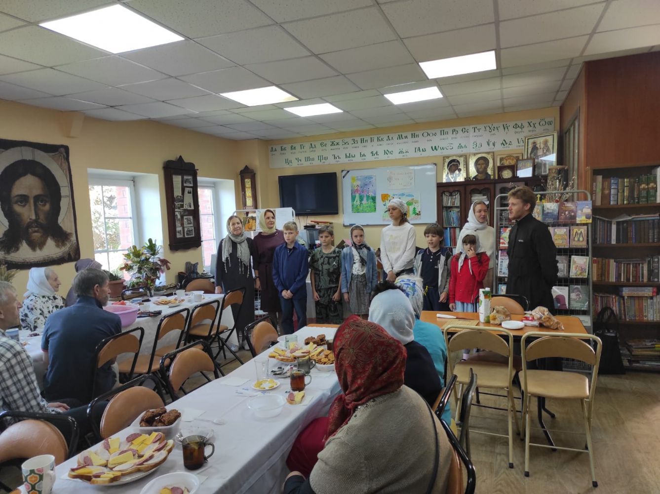 В воскресной школе Свято-Никольского кафедрального собора отпраздновали Международный день пожилого человека